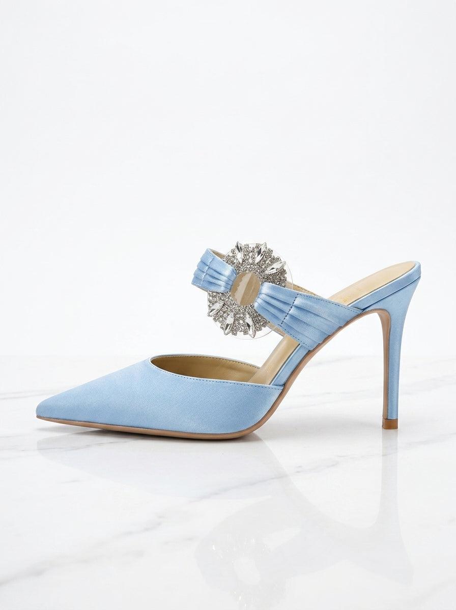 Single_shoe_on_white_surface_202605031155 - VeroMarka