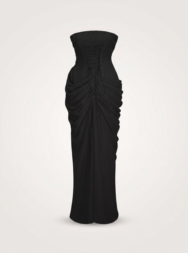 Trägerloses schwarzes, gerafftes Maxikleid mit Schlitz
